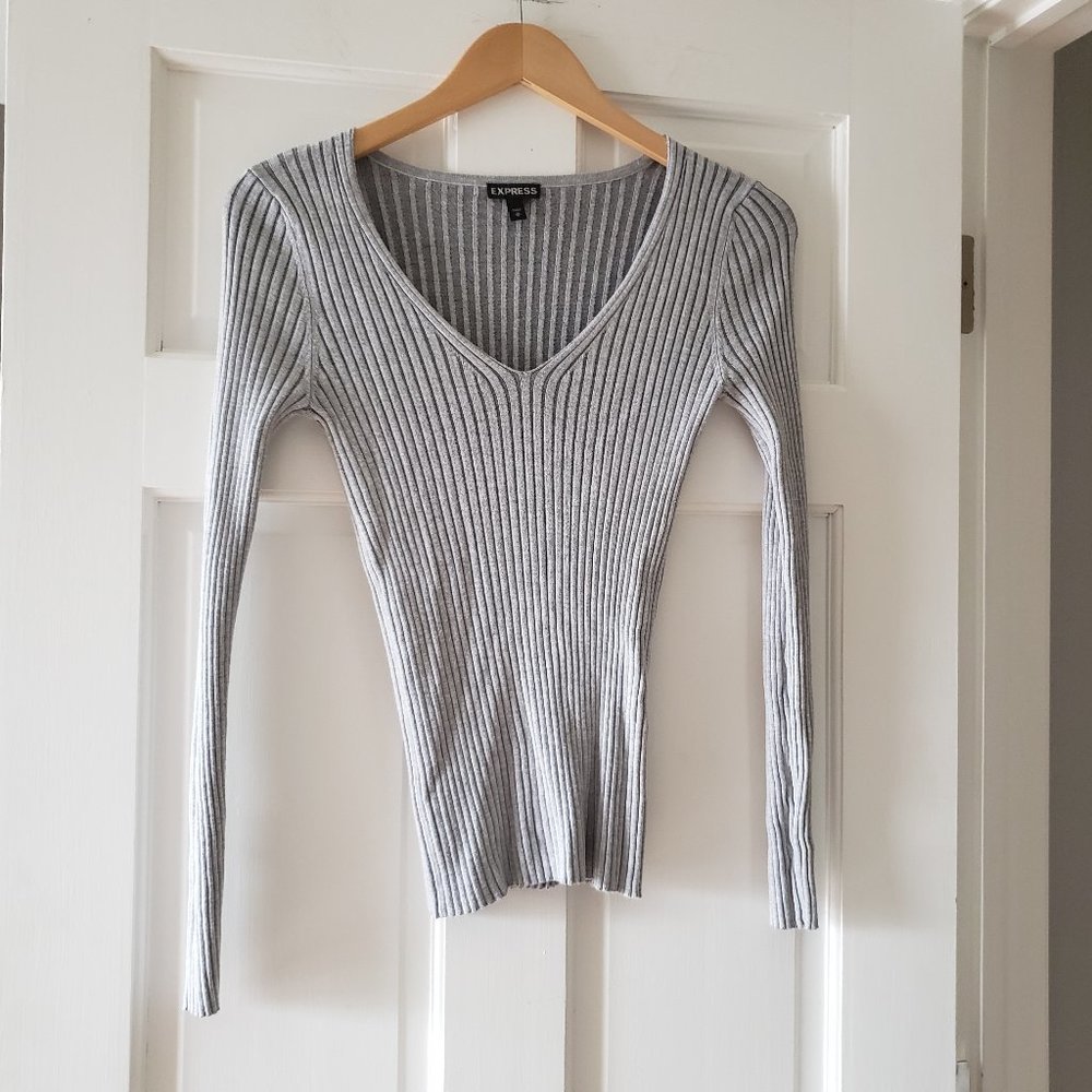 EXPRESS Grey V-Neck Ribbed Sweater M